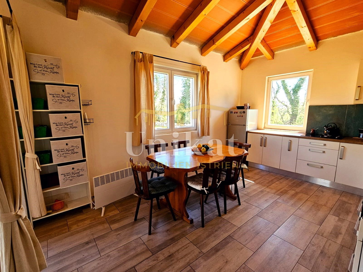 Casa al piano terra senza vicini a 10 km da Poreč - grande giardino